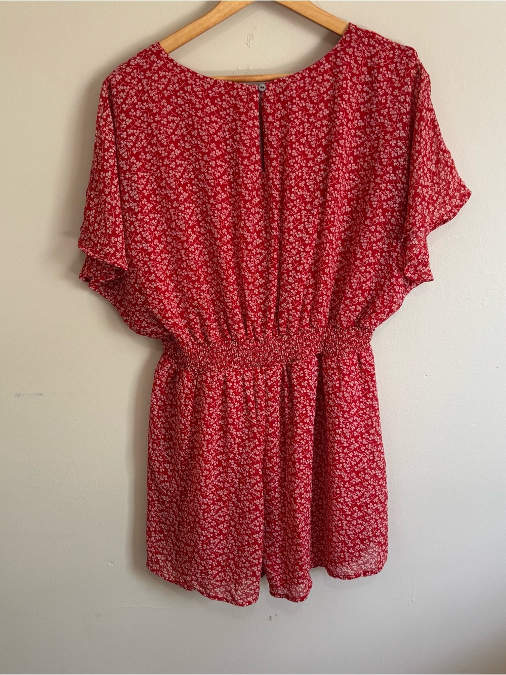 She + Sky Red Ditsy Floral Smocked Waist V-Neck Romper Size L - Picture 6 of 7